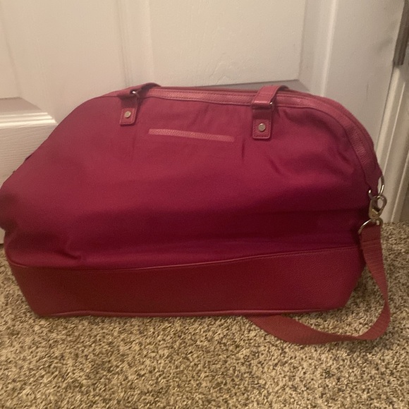 Thirty One Bag, Weekender.  Free mini wallet.   Both excellent condition - Picture 2 of 5